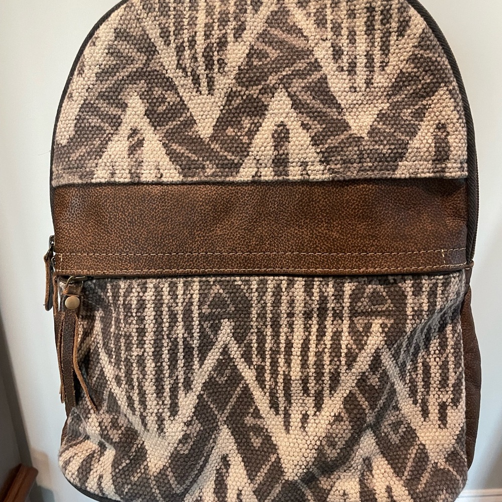 2 piece set - Myra brand Aztec backpack and patterned wristlet bundle. Like New!